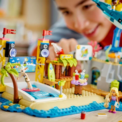 Gambar LEGO Friends Beach Amusement Park 41737