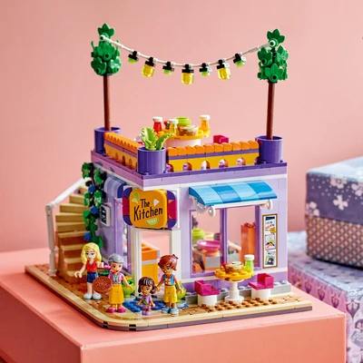 Gambar LEGO Set Friends Heartlake City Comunity Kitchen 41747