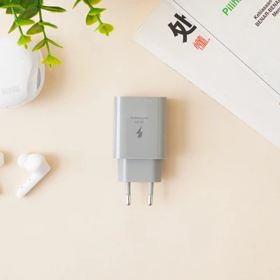 Gambar Ataru Kepala Charger Dual USB-A & USB-C 30 Watt - Abu-Abu