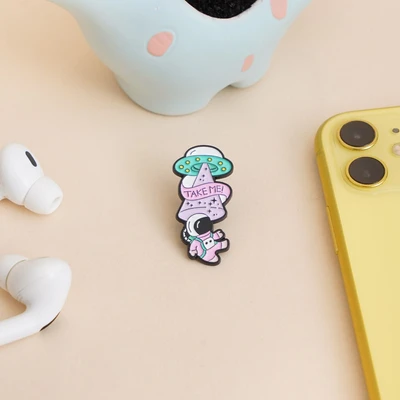 Gambar Ataru Pin Enamel Take Me To Space