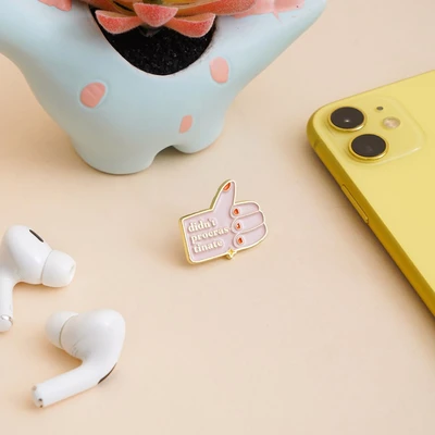 Gambar Ataru Pin Enamel Procrastinate