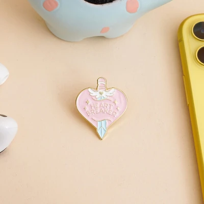 Gambar Ataru Pin Enamel Heart Breaker