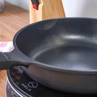 Gambar Cooking Color Alpha Everyday Wajan Penggorengan Aluminium 24 cm - Hitam