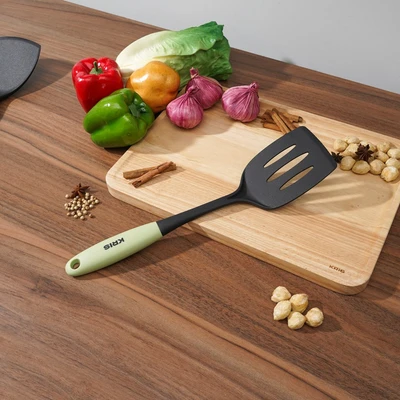 Gambar Kris Spatula Turner Slotted Solid Nylon Tpr - Hijau