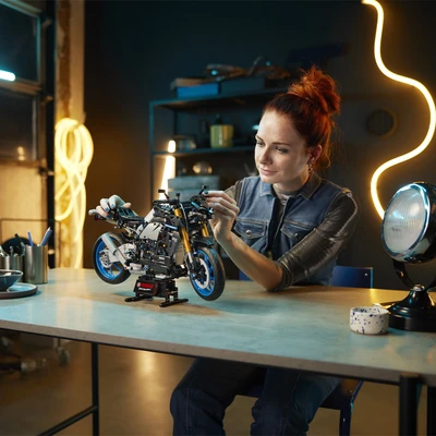 Gambar LEGO Technic Yamaha Mt-10 Sp 42159