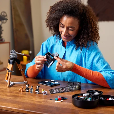 Gambar LEGO Walt Disney Tribute Camera 43230