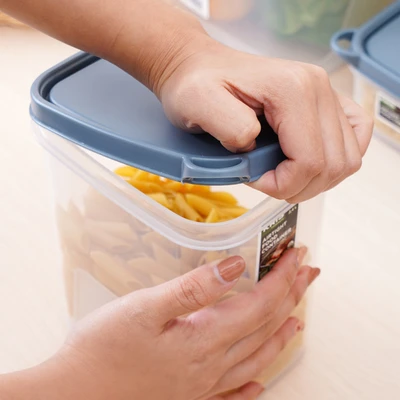 Gambar Kris Wadah Makanan Rectangle 2.4 Liter - Abu-Abu
