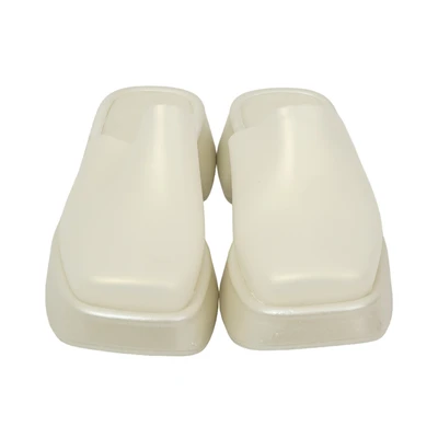 Gambar Ataru Ukuran 38 Sandal Wanita Clogs Pearl - Silver
