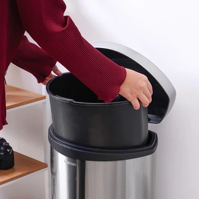 Gambar Krisbow Tempat Sampah Pedal Stainless Steel 30 Liter - Silver Matt