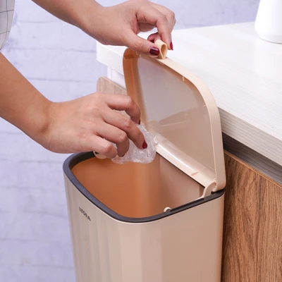 Gambar Stora Tempat Sampah Gantung Tutup Angkat Plastik Dengan Hook 9 Liter - Krem Beige