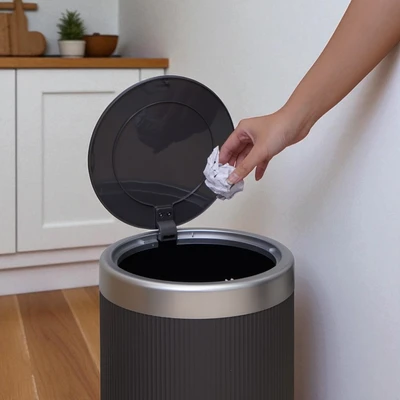 Gambar Krisbow Guest Room Tempat Sampah Tutup Tekan Plastik 13 Liter - Hitam/Cokelat