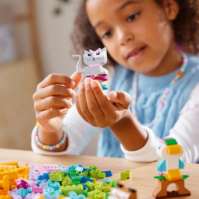 Gambar LEGO Classic Creative Pets 11034