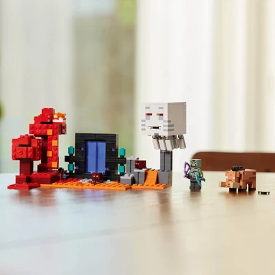 Gambar LEGO Minecraft Nether Portal Ambush 21255