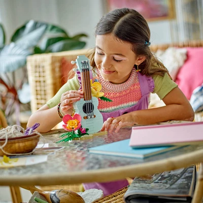 Gambar LEGO Creator 3 In 1 Tropical Ukulele Set 387 Pcs 31156 - Hijau Mint/cokelat