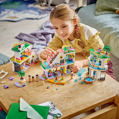 Gambar LEGO Friends Heartlake City Shopping Mall 42604