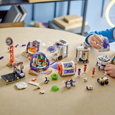 Gambar LEGO Friends Mars Space Base And Rocket 42605
