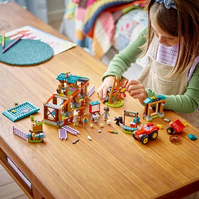 Gambar LEGO Friends Farm Animal Sanctuary 42617