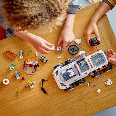 Gambar LEGO City Space Command Rover And Crane Loader 60432