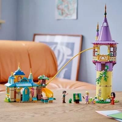 Gambar LEGO Disney Princess Rapunzels Tower & Snuggly Duckling