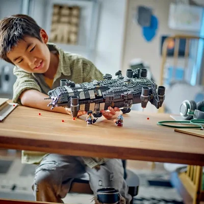 Gambar LEGO Star Wars The Onyx Cinder Set 1325 Pcs 75374 - Abu-abu