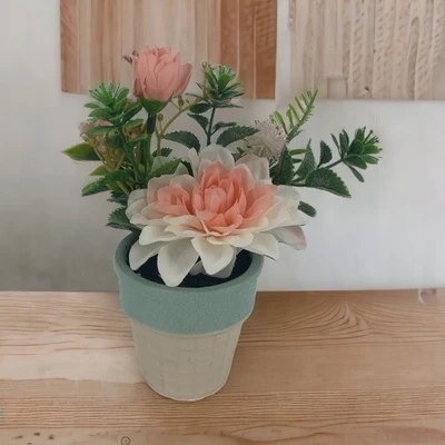 Gambar Arthome Bunga Artifisial Mix Dengan Pot 7x7x16 cm - Peach