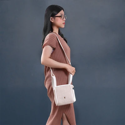 Gambar THYS Tas Selempang Woven Straw Small - Cokelat