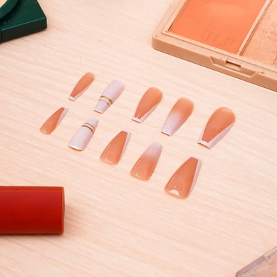 Gambar Ataru Kuku Palsu Set 24 pcs - Putih/Gold