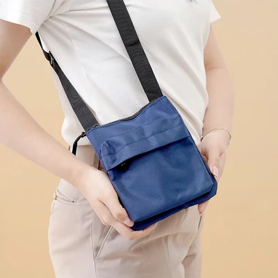 Gambar Ataru Tas Selempang Nylon Dengan Ritsleting - Biru