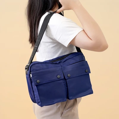 Gambar Ataru Tas Selempang Nylon Dengan Dua Kompartemen Depan - Biru