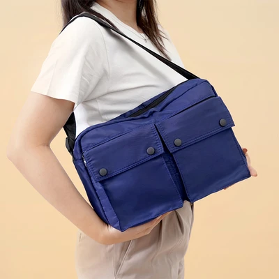 Gambar Ataru Tas Selempang Nylon Dengan Dua Kompartemen Depan - Biru