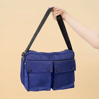 Gambar Ataru Tas Selempang Nylon Dengan Dua Kompartemen Depan - Biru