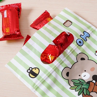 Gambar Ataru Kantong Kado Plastik Dengan Handle 16.5x20 cm Set 8 pcs - Hijau