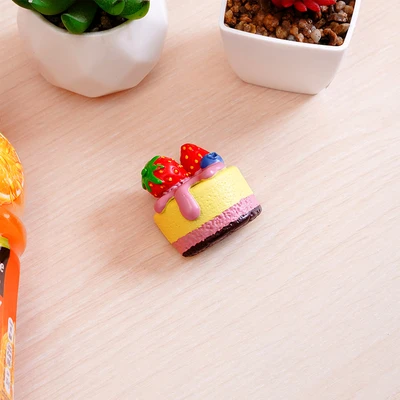 Gambar Ataru Magnet Kulkas Cake 5x4 cm Random