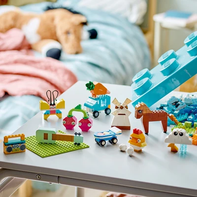 Gambar LEGO Classic Vibrant Creative Brick Box 11038