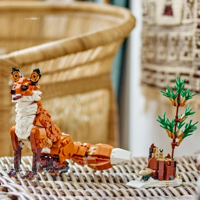 Gambar LEGO Creator 3 In 1 Forest Animals Red Fox 31154