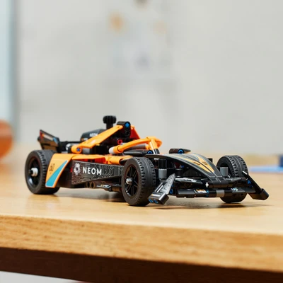 Gambar LEGO Technic Neom Mclaren Formula E Team Race Car 42169
