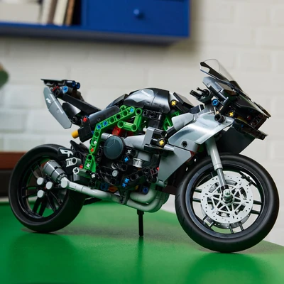 Gambar LEGO Technic Kawasaki Ninja H2r Motorcycle 42170