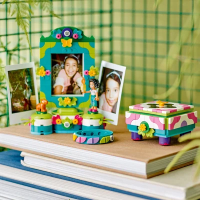 Gambar LEGO Disney Mirabels Photo Frame And Jewelry Box 43239