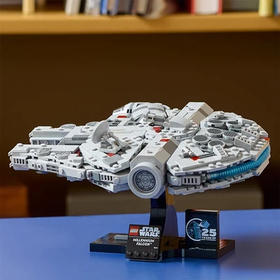 Gambar LEGO Star Wars Millennium Falcon 75375