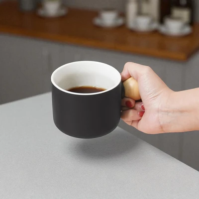 Gambar Delicia Mug Bone China Round Hand 400 ml - Hitam