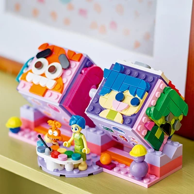 Gambar LEGO Disney Inside Out 2 Mood Cubes 43248