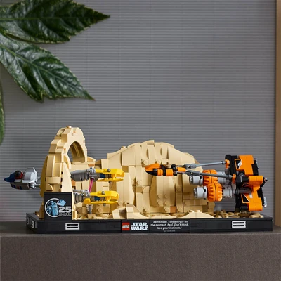 Gambar LEGO Star Wars Mos Espa Podrace Diorama 75380