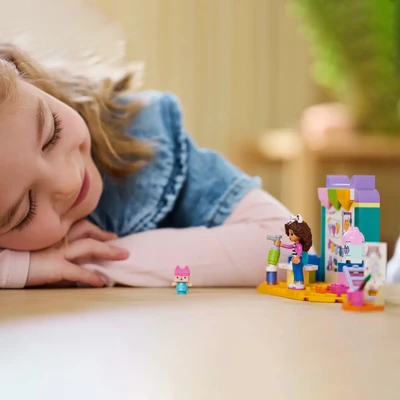 Gambar LEGO Gabbys Dollhouse Crafting With Baby Box 10795