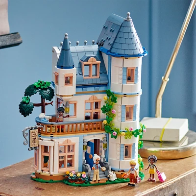 Gambar LEGO Friends Castle Bed And Breakfast 42638