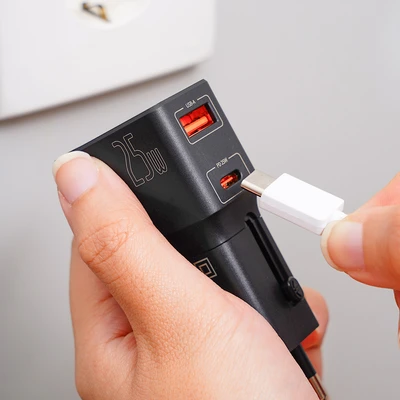 Gambar Krisbow Mini Travel Adaptor USB-A & USB-C 25 Watt QC - Hitam