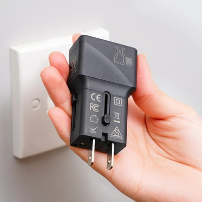 Gambar Krisbow Mini Travel Adaptor USB-A & USB-C 25 Watt QC - Hitam