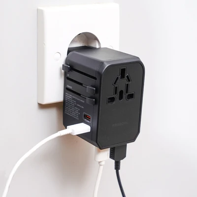 Gambar Krisbow Travel Adaptor 2 USB-A & 2 USB-C 45 Watt - Hitam
