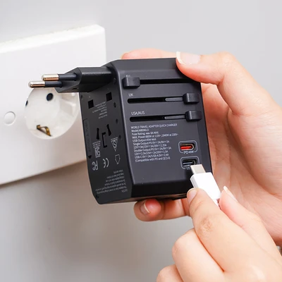 Gambar Krisbow Travel Adaptor 2 USB-A & 2 USB-C 45 Watt - Hitam