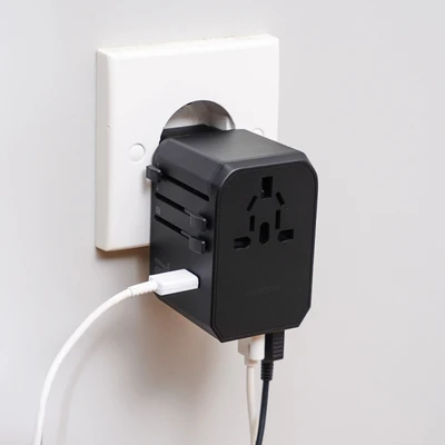 Gambar Krisbow Travel Adaptor 2 USB-A & 3 USB-C 70 Watt GaN QC - Hitam