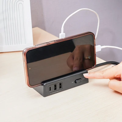Gambar Krisbow Stop Kontak Ekstensi 2 Soket Dengan USB-A & USB-C - Hitam